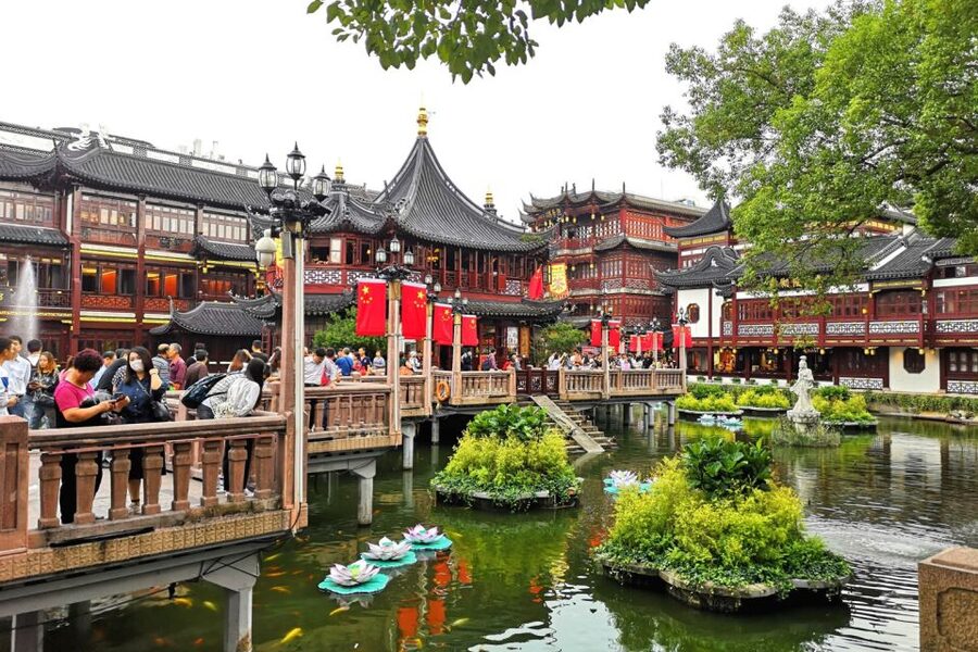 Shanghai: Yu Garden and City God Temple Walking Tour - Yu Garden, Shanghai’s carefully shaped retreat