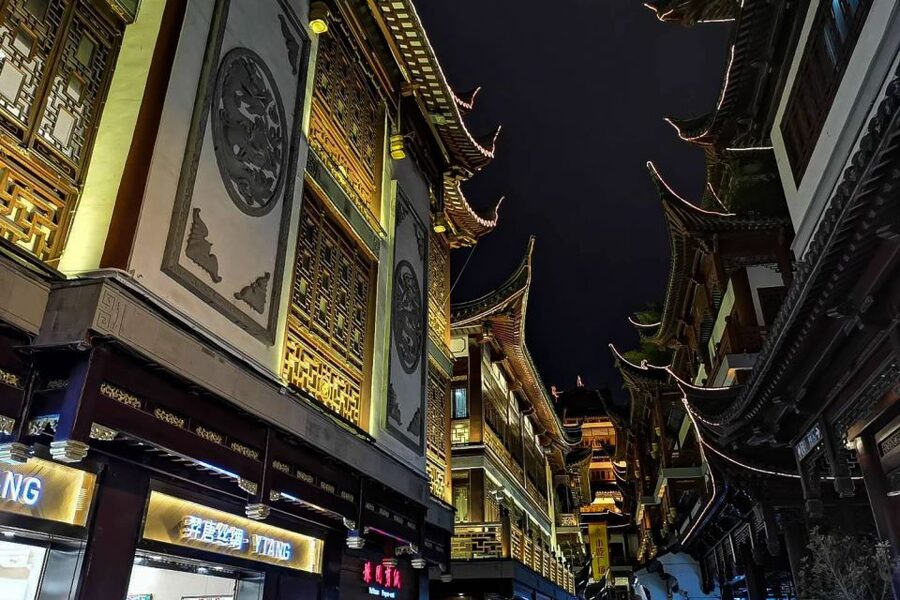 Shanghai: Yu Garden and City God Temple Walking Tour - Add soup dumplings for the best food value
