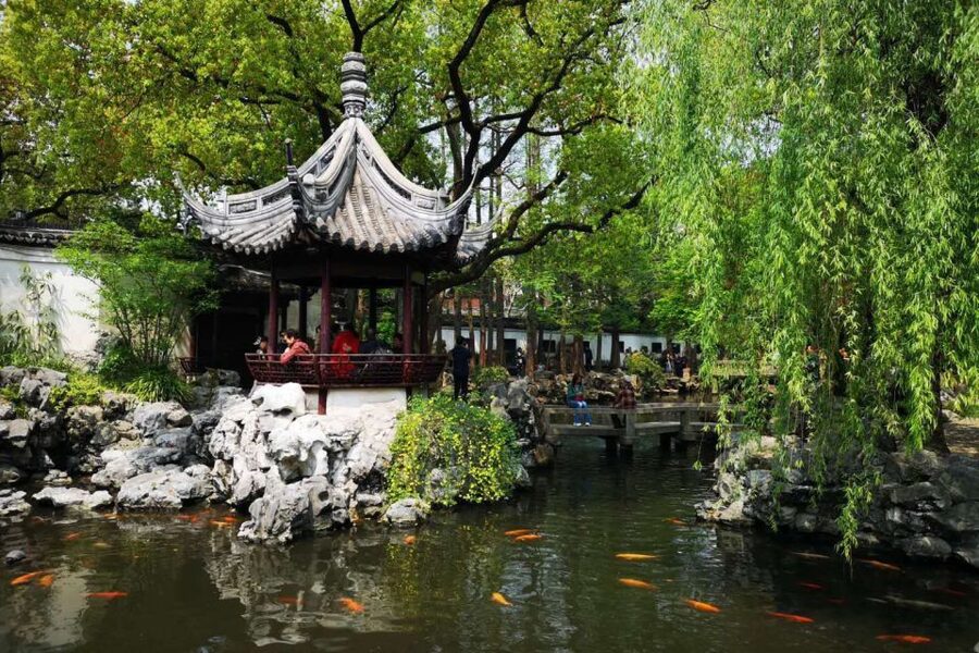 Shanghai: Yu Garden and City God Temple Walking Tour - Timing, clothing, and practical planning