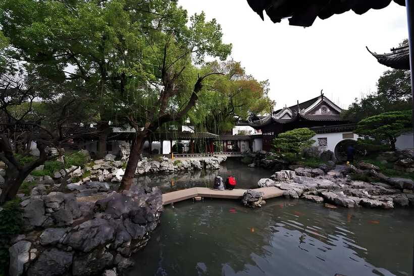 Shanghai: Yu Garden Ticket+Lantern Festival Entry combo - What the crowd experience is really like