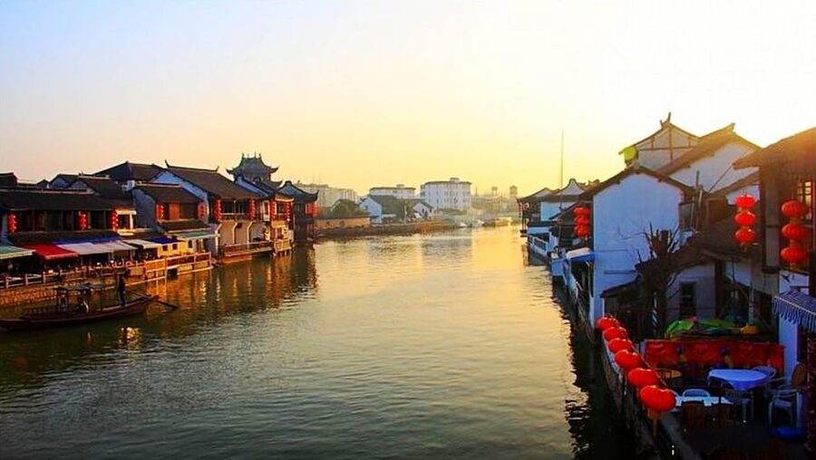 Shanghai: Zoo and Zhujiajiao Water Town Tour with Boat Ride - Private transport and the comfort factor