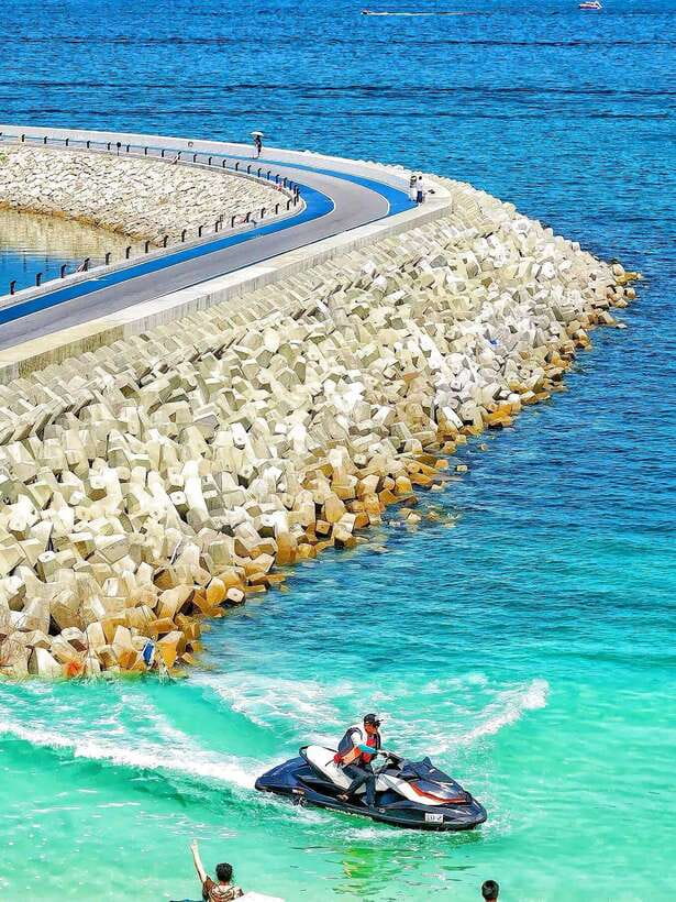 Shenzhen: Dapeng Peninsula Day Tour with Hotel Pickup - Judiaosha beach for the final hour