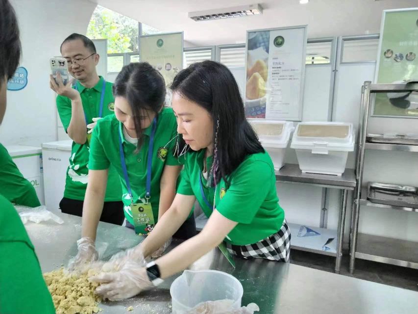 Sichuan: Big Panda Volunteer Day tour - Why this panda day feels different