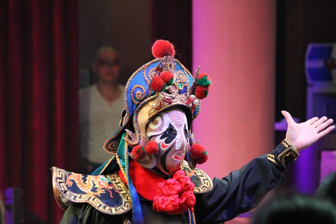 Skip the Line: Sichuan Opera Chengdu Ticket - Tea and the theater atmosphere