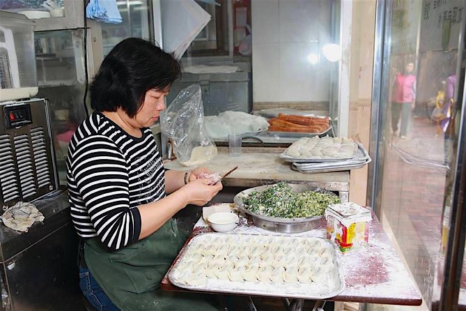 Small Group Kowloon Michelin Rated Street Food and Culture Tour - Food quality, variety, and realistic expectations