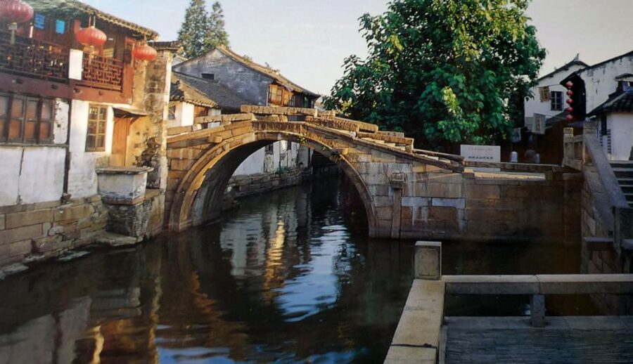 Su Zhou and Zhou Zhuang Water Village Day Tour - How the guides shape the day