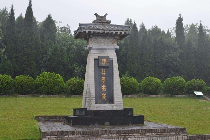 Terra-Cotta Warriors & Horses Essential Full Day Tour from Xi'an - What your guide adds to the visit