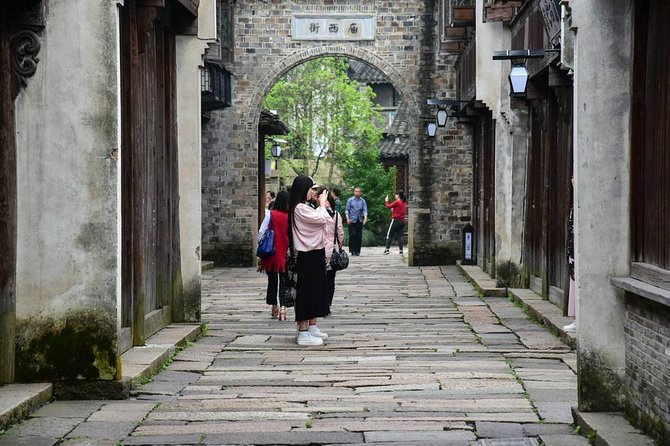 Wuzhen and Xitang Water Town Private Full Day Trip from Shanghai with Lunch and Dinner - Starting at 9:30 a.m. with a private Shanghai pickup