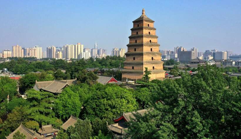 Xi'an: Daci'en Temple(Great Wild Goose Pagoda) E-ticket - Walking through Dacien Temple