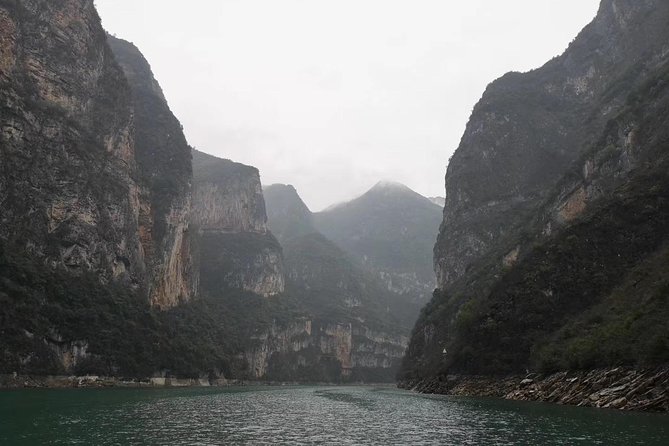 Yangtze River Cruise from Chongqing to Yichang Downstream in 4 Days 3 Nights - Meals, cabins, and life aboard