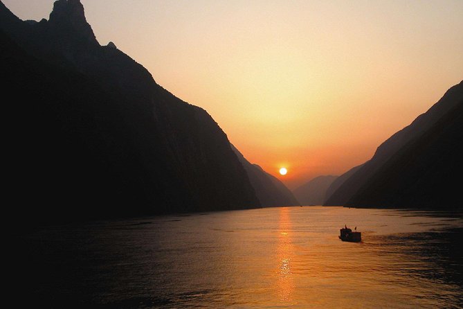 Yangtze River Cruise from Yichang to Chongqing Upstream in 5 Days 4 Nights - Day 2: The Three Gorges Dam and Xiling Gorge