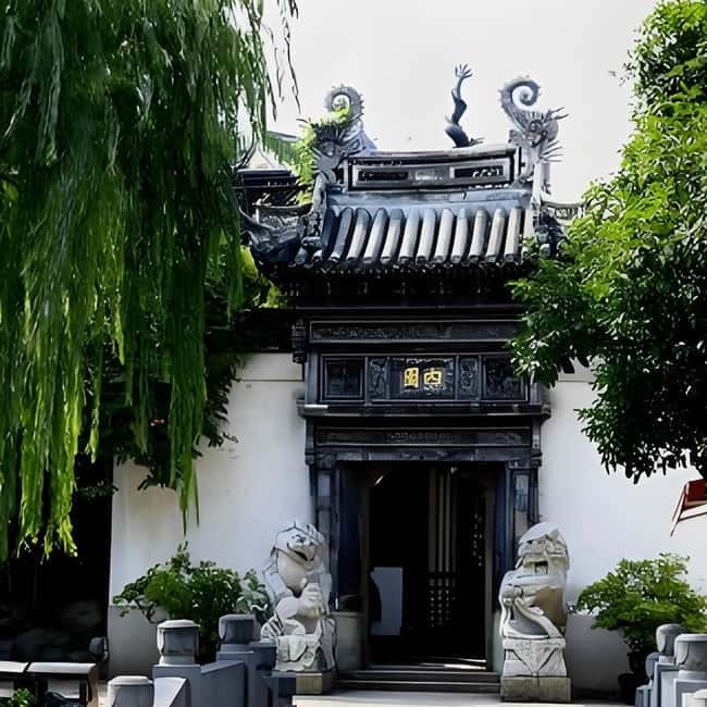 Yu Garden, Old Street, Bund & Zhujiajiao Water Town Bus Tour - Chenghuang Miao and Shanghai Old Street