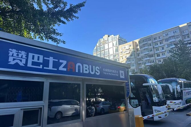 ZANBUS: Trip to the Mutianyu Great Wall and Summer Palace - The guide and communication setup